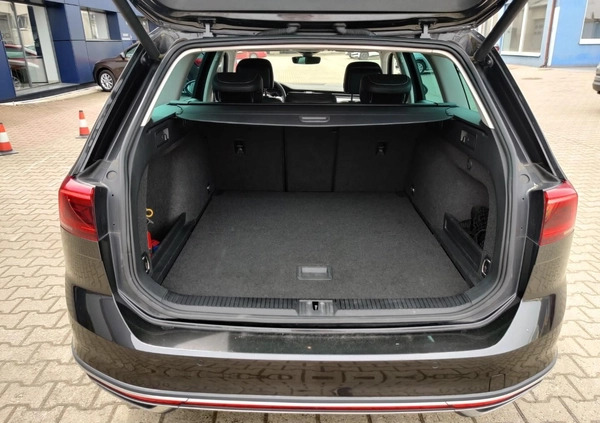 Volkswagen Passat cena 125900 przebieg: 119702, rok produkcji 2019 z Mońki małe 211